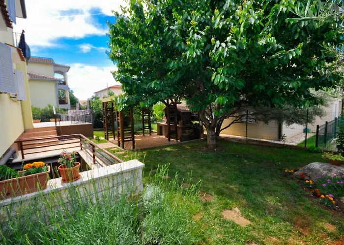 Ana M Apartments